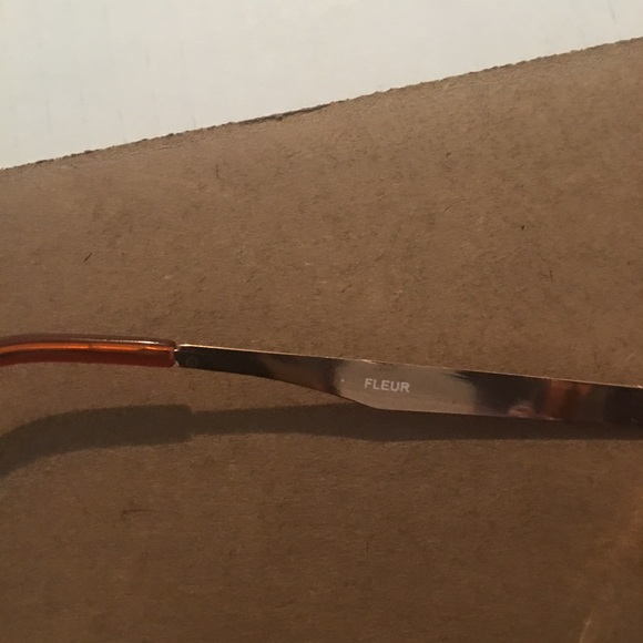 SOLD QUAY FLEUR GOLD CAT SUNGLASSES USED - Picture 4 of 4